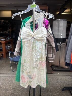 Windsor Ivory Sequin Bow-Front Formal Dress